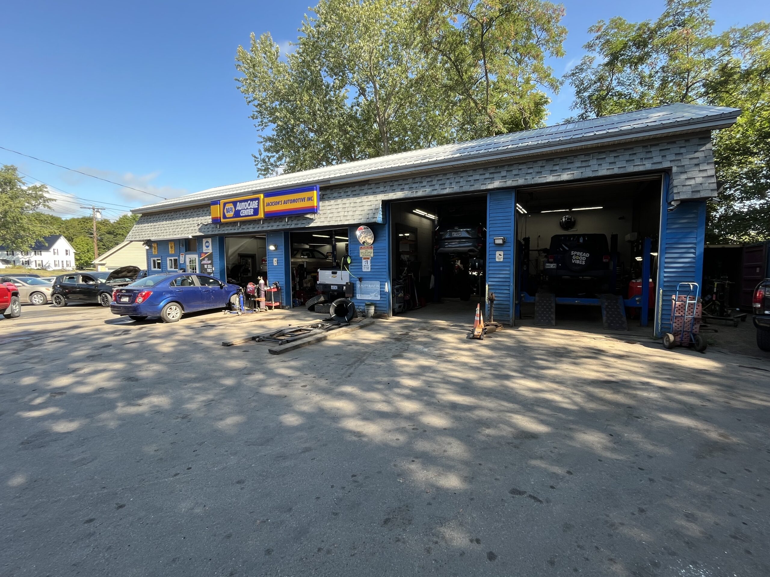 A working mechanics garage