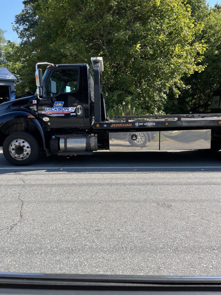 Flatbed tow truck